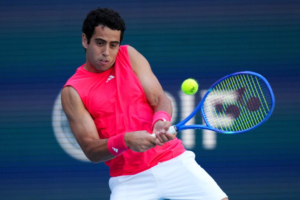 NBA交易市场动态：湖人完成外援签约,